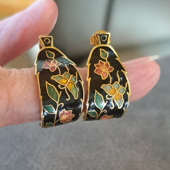 Vintage Jewelry - Stunning Vtg Cloisonné Enameled EARRINGS Butterflies Floral On Black Leaf Shape